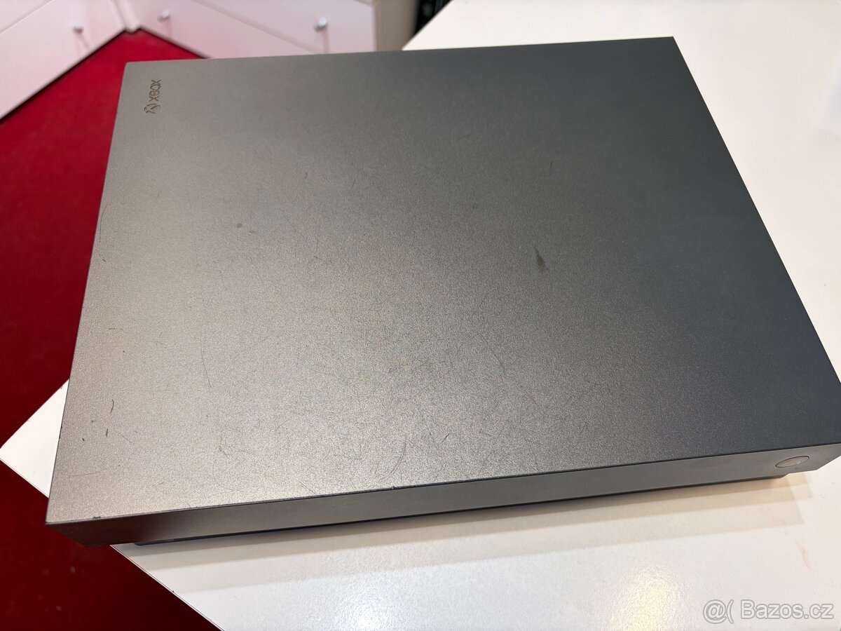 Xbox ONE X + 2 hry - 2