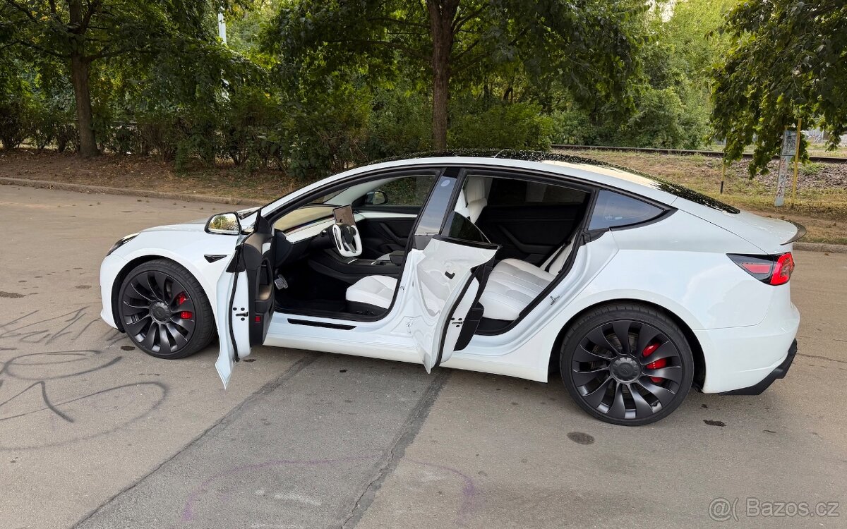 Tesla 3 Performance 2021 Refresh 3.3s, 261 kmh 393 kW - 2