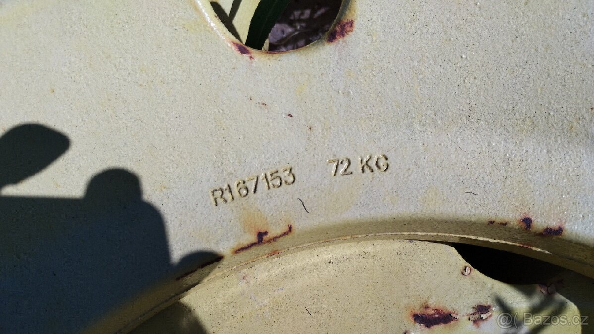 ZS prodá závaží do zadních kol pro traktory John Deere - 2