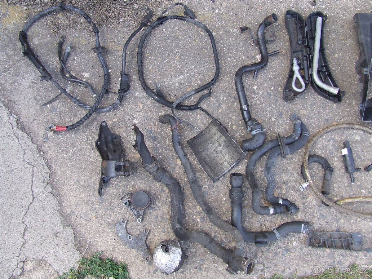 Prodám náhradní díly Audi A4 B6 1.9 TDI 96KW Sedan - 2