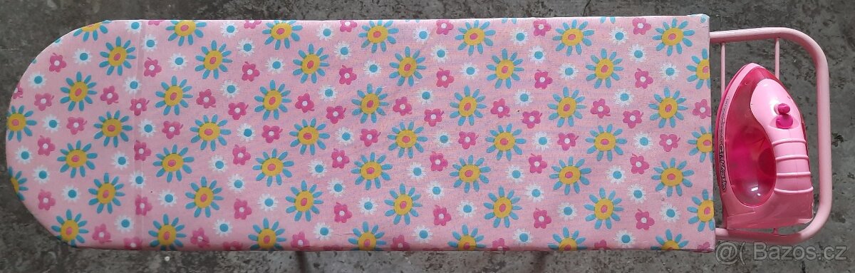 Žehlicí prkno se žehličkou - 2