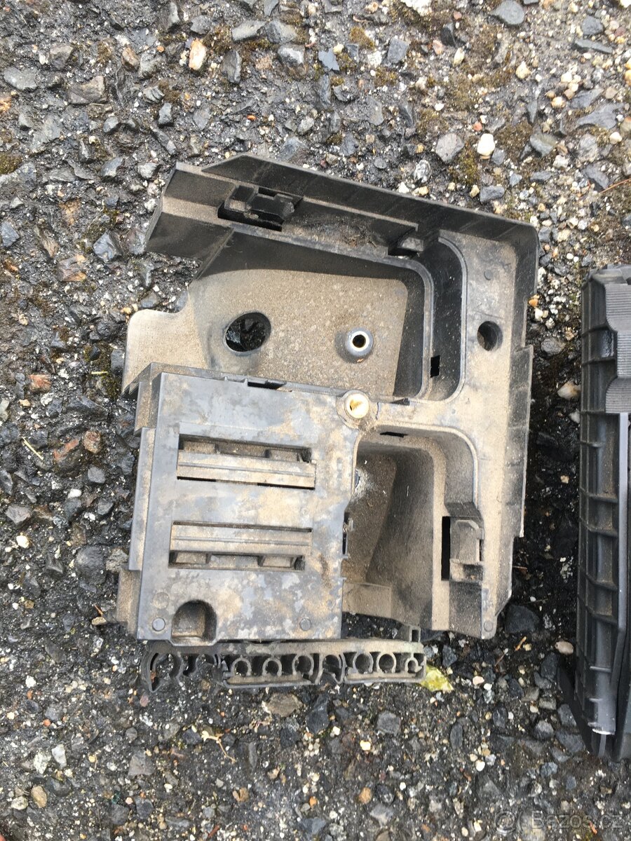 Pojistkový blok Vw passat b6 - 2