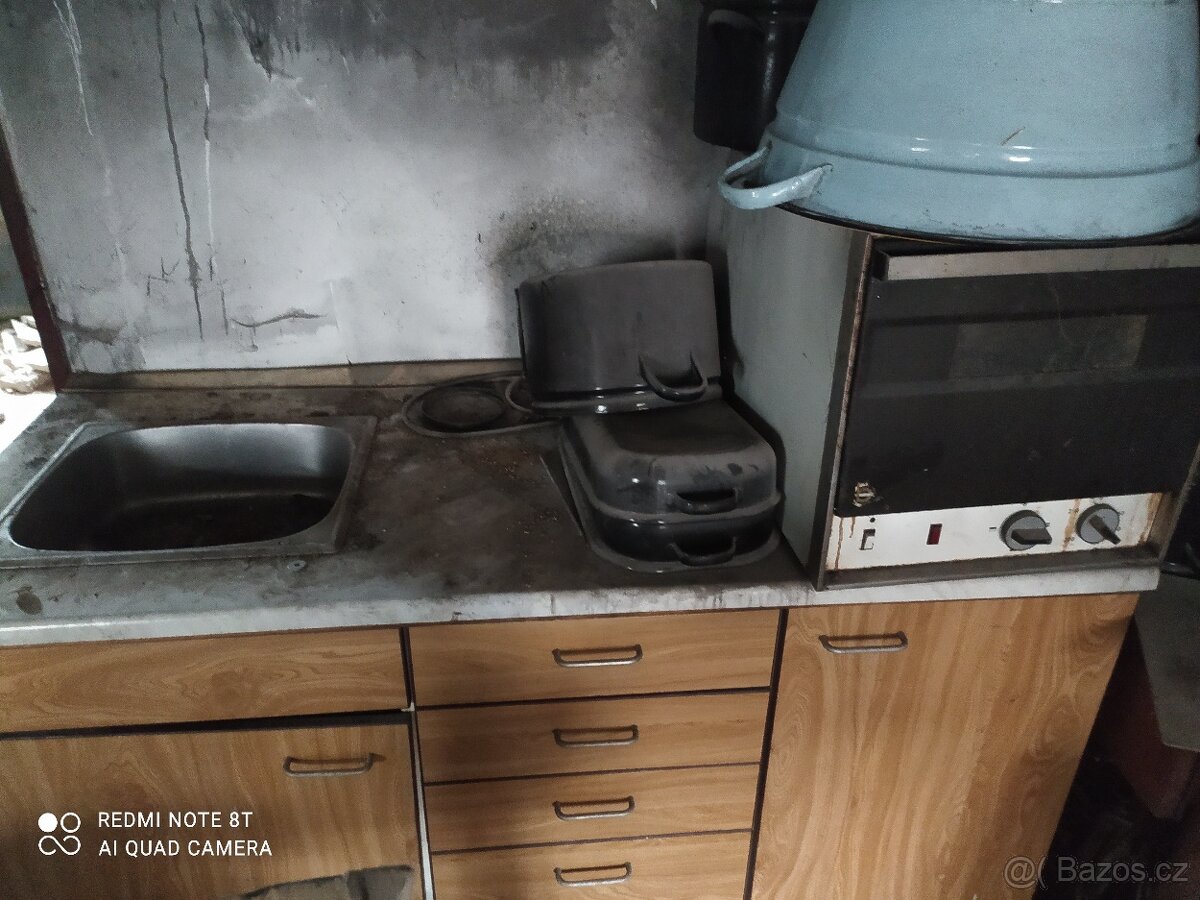 Kuchyňská linka a trouba - 2