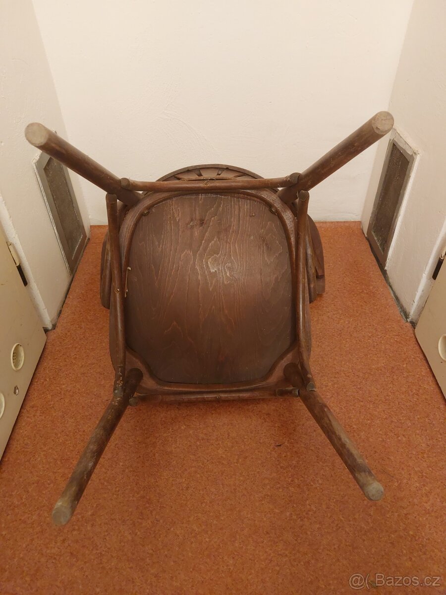 Stará dřevěná židle - 2