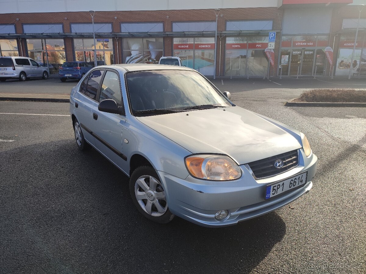 Hyundai Accent - 2