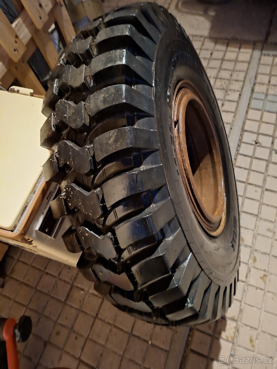 Pneu 10,5-16 - 2