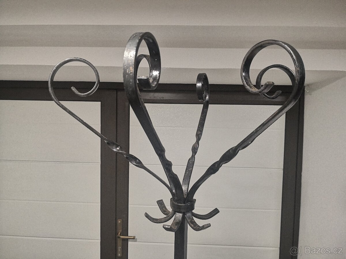 Ručně kovaný věšák - 2