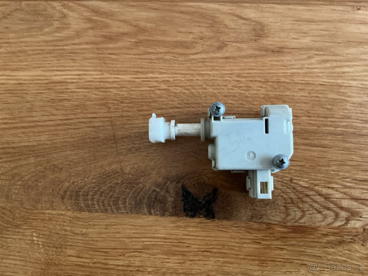 motorek otevírání nádrže - 3C0810773 - 2