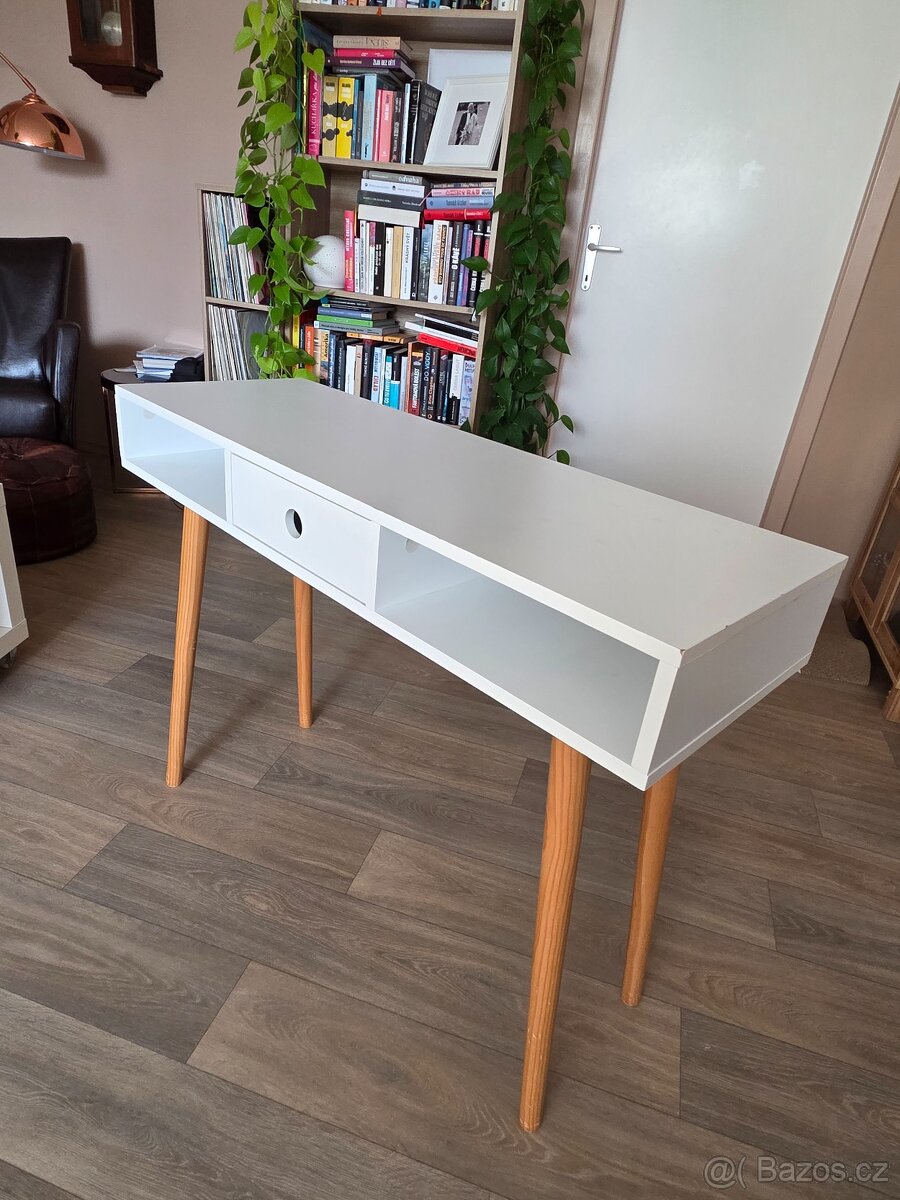 Kosmetický stolek - 2