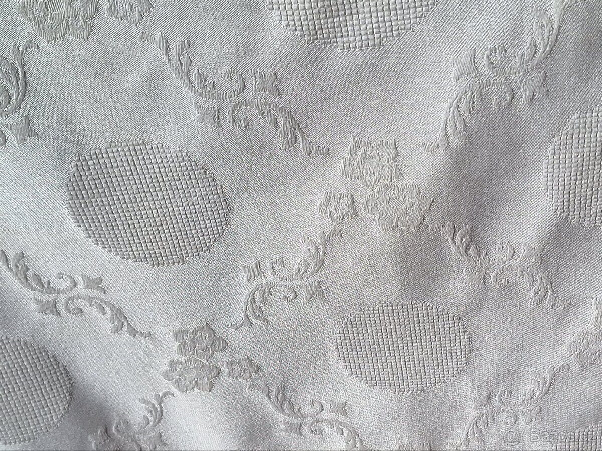 SLAVNOSTNÍ UBRUS vel. 127cm/123cm - 2