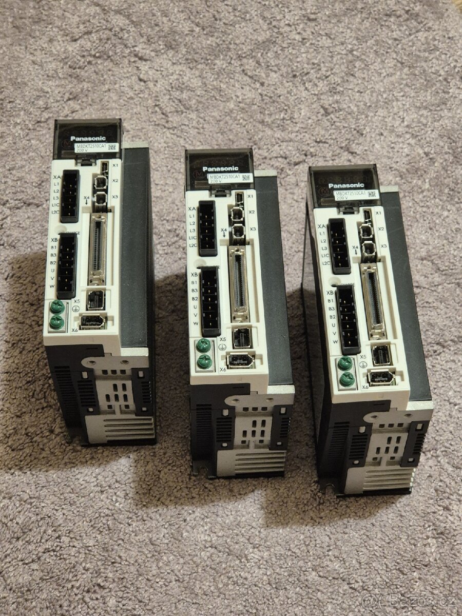 Prodám Panasonic AC Servo Driver MBDK2510CA1.
- 2