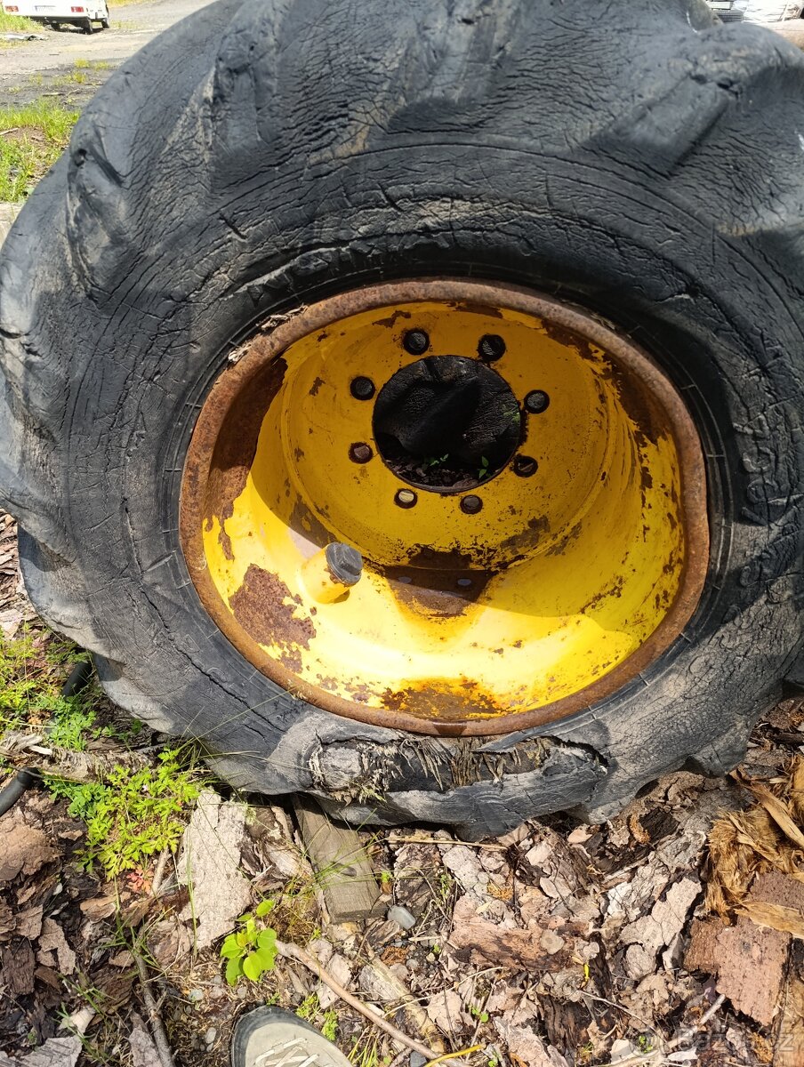 Kola John Deere 810-1070 - 2