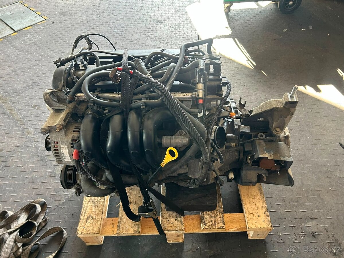Prodám velmi pěkný motor Ford - 2