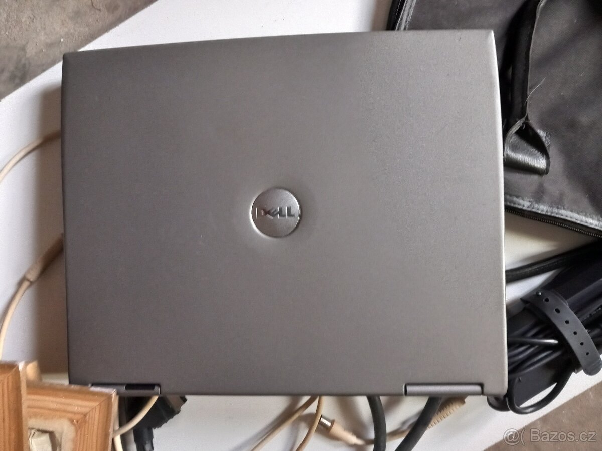 retro notebook DELL - 2