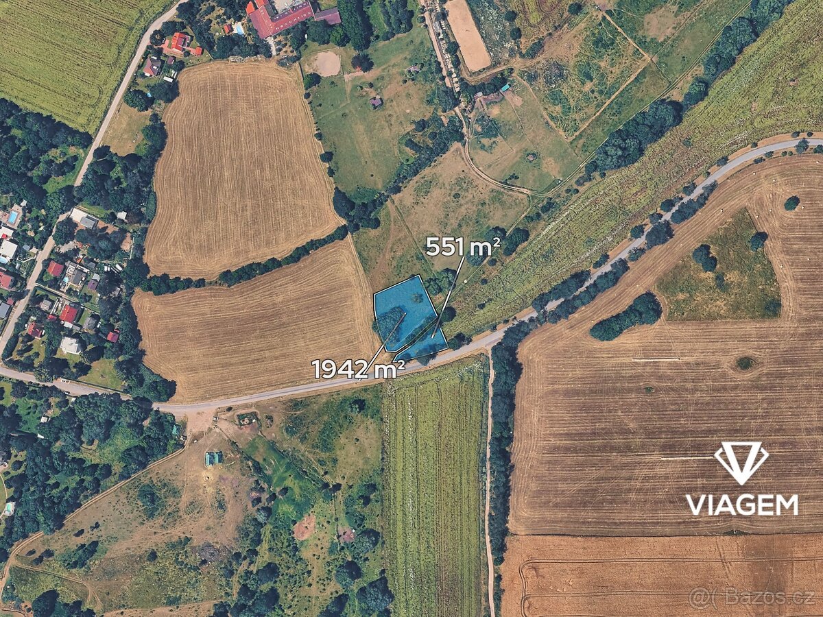 Pole 2 493 m² - 2