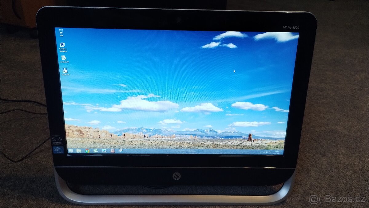 DVD/CD přehrávač. Jedná se o plně funkční PC - 2