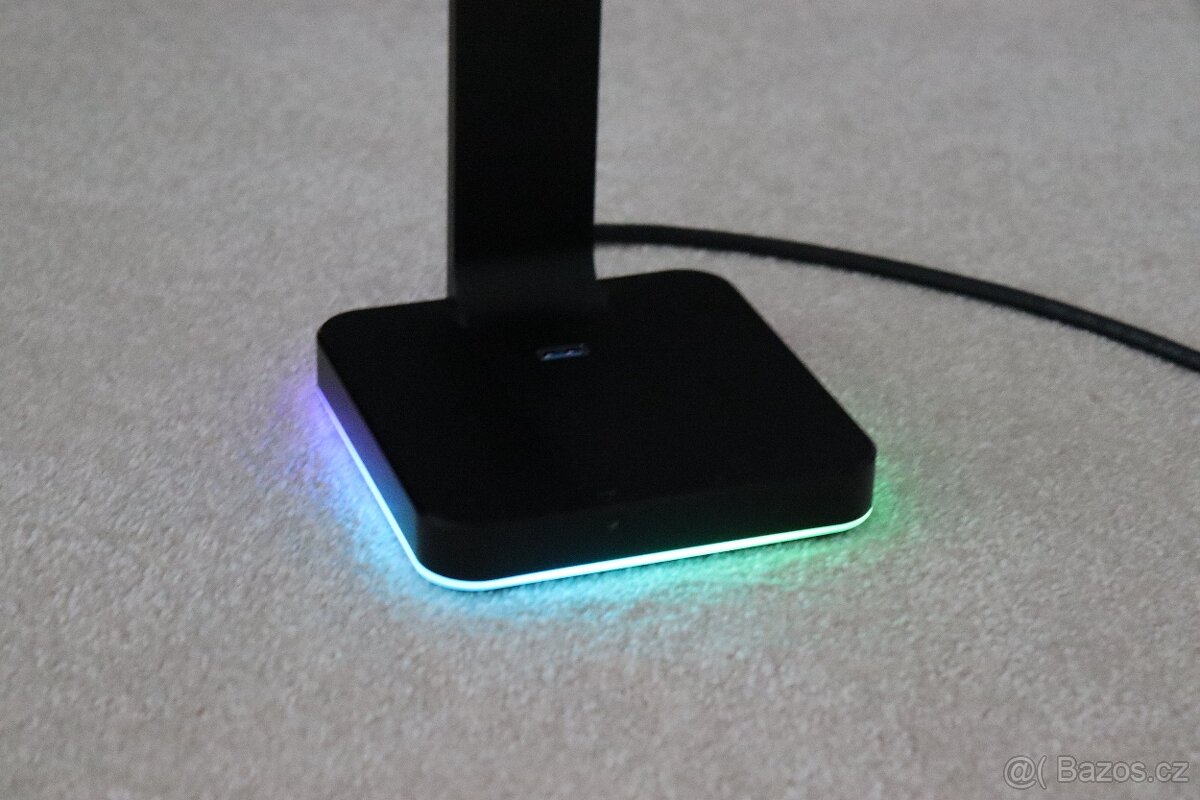 Stojan na sluchátka Corsair ST100 RGB Premium - 2