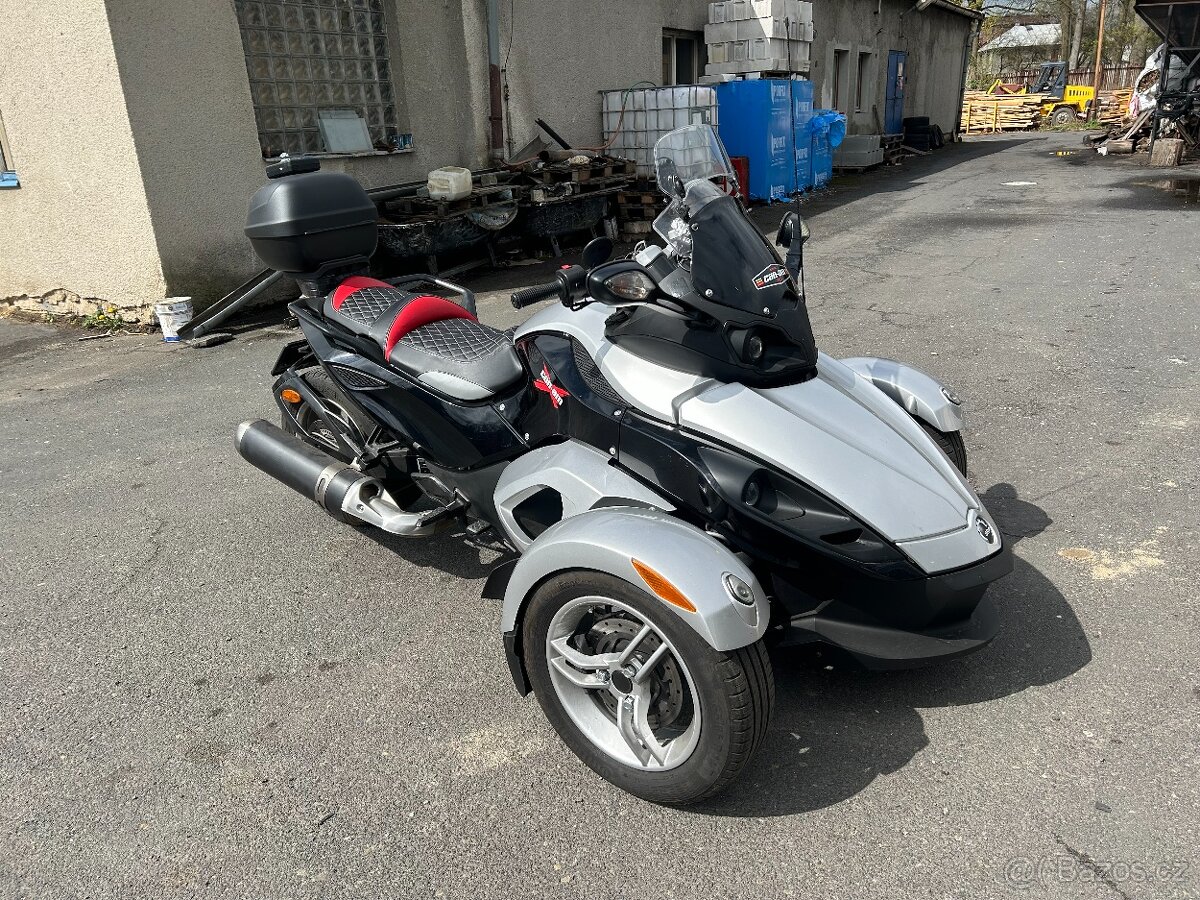 Can-am Spyder - 2