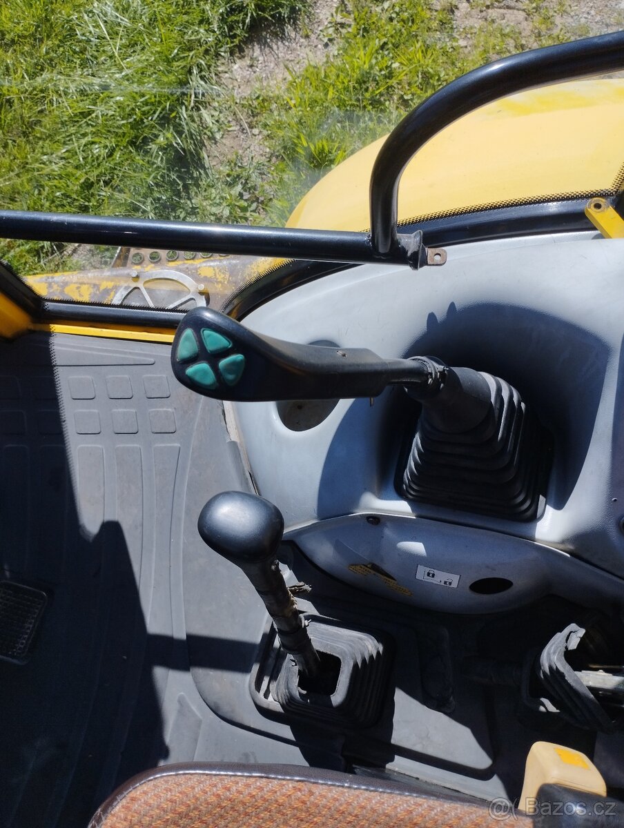 Predám traktorbager Komatsu WB 93R - 2