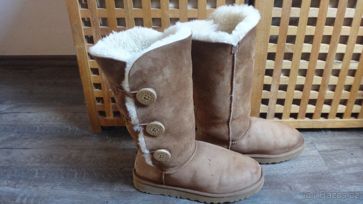 Hnědé vysoké kožené válenky UGG v.38 - 2