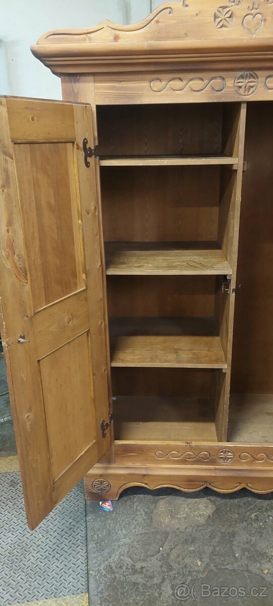 Starožitná skříň - 2