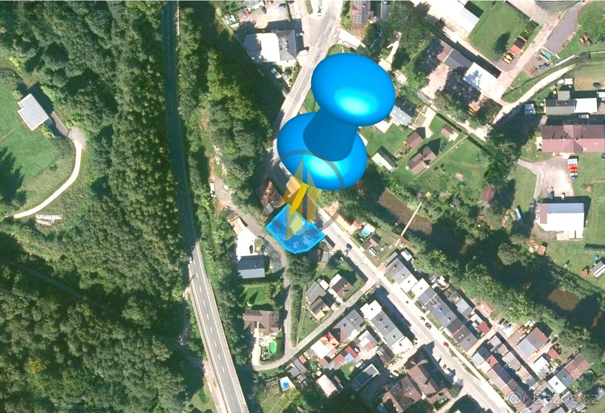 Prodej domu se 2 bytovými jednotkami, garážemi a zahradou - 2