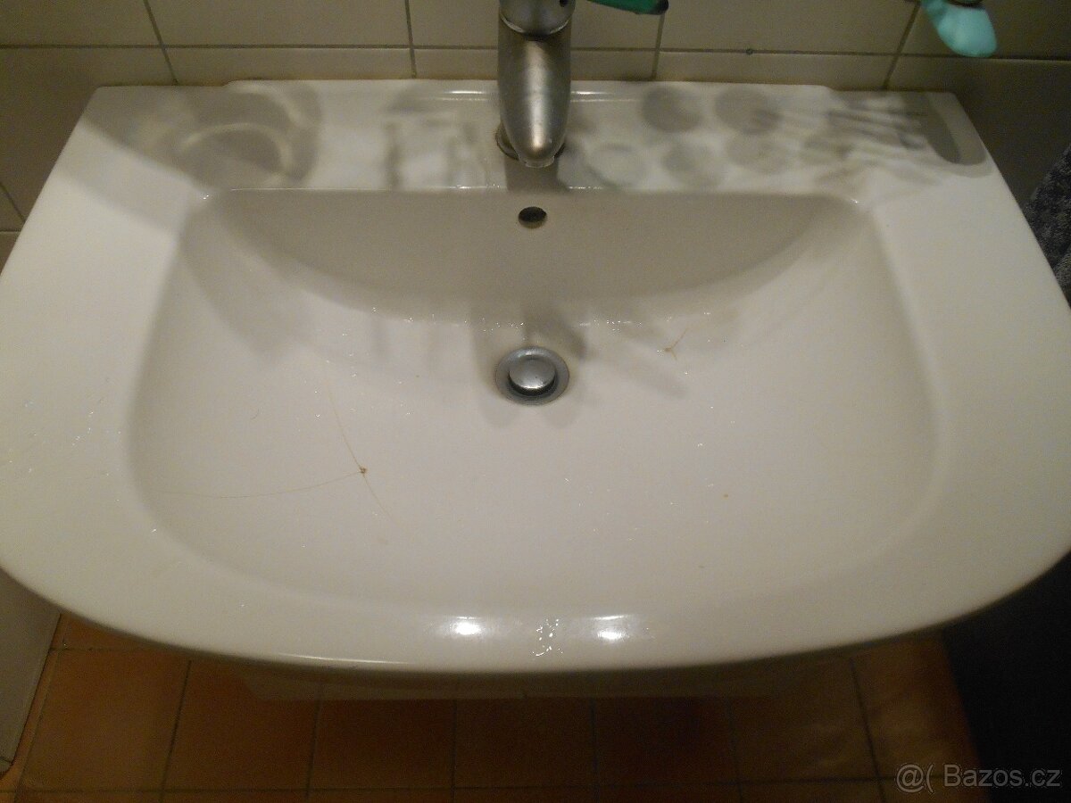 Umývadlo + skříň + baterie - 2