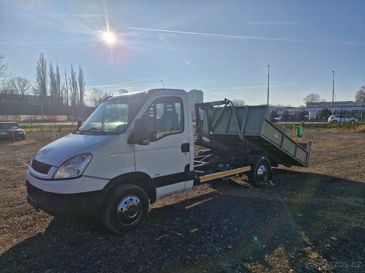 Kontejner Iveco do 3,5 t najeto - 340.000 km - 2