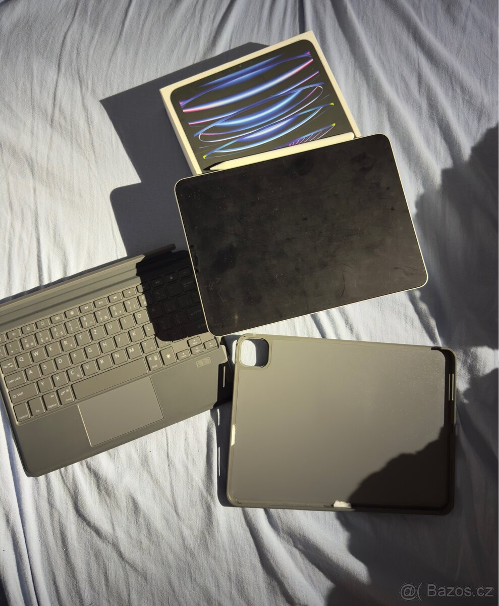 iPad Pro 11” (M2, 128 GB) + Apple Pencil 2 + klávesnice - 2