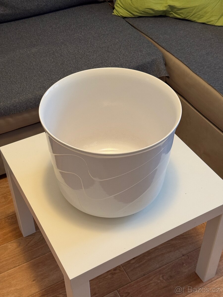 Bílý keramický obal na květináč s vlnkovým vzorem - 2