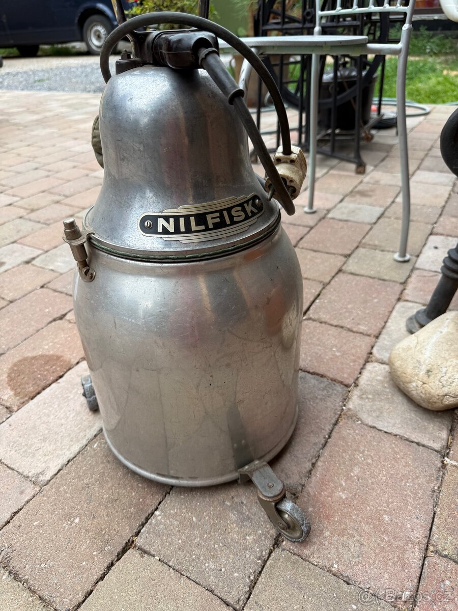 Starožitný vysavač Nilfisk pro sběratele - 2