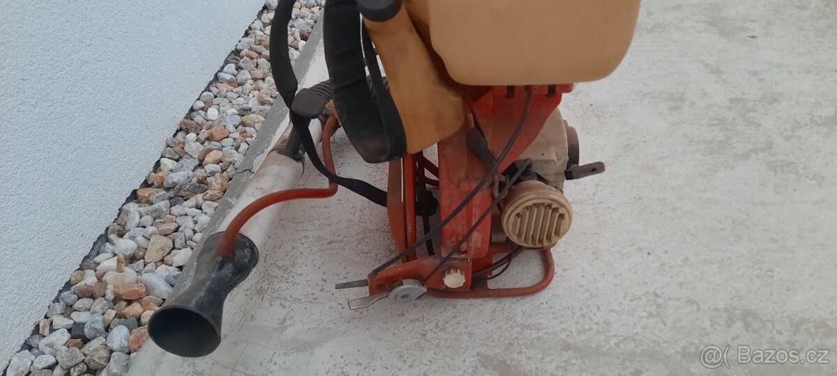 Benzínový postřikovač - 2
