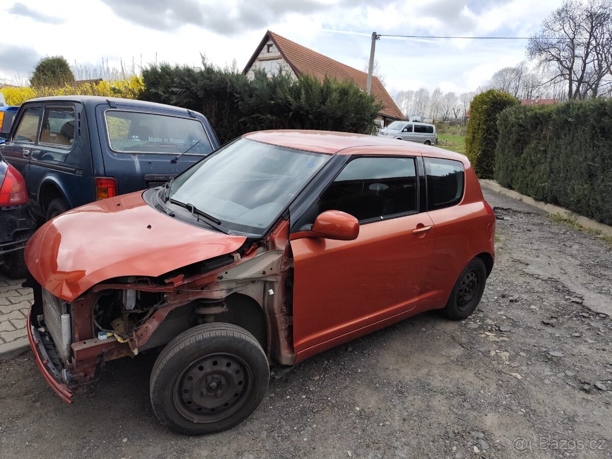 Suzuki Swift 3 dv benzín - 2