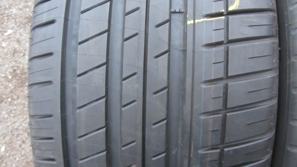 Letní pneu 275/40/19 Michelin - 2