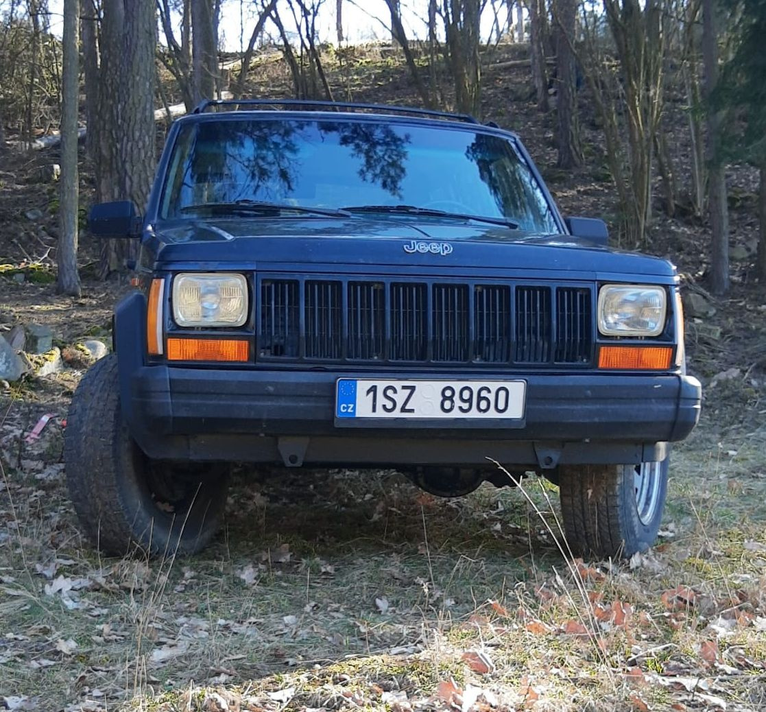 Jeep Cherokee XJ 2.5i 90kW - 2