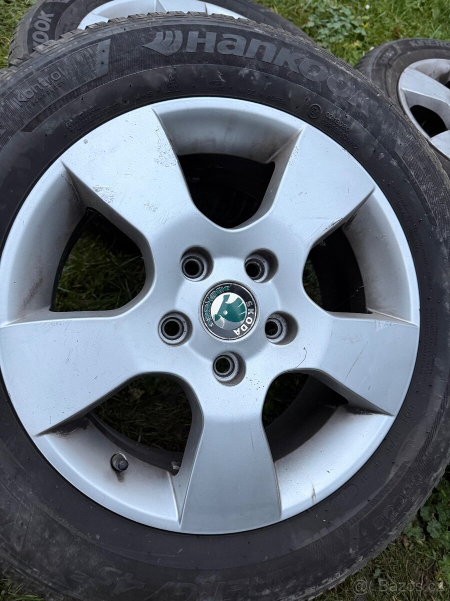 Celoroční originál Škoda alu kola 5x112 205/60R15 - 2