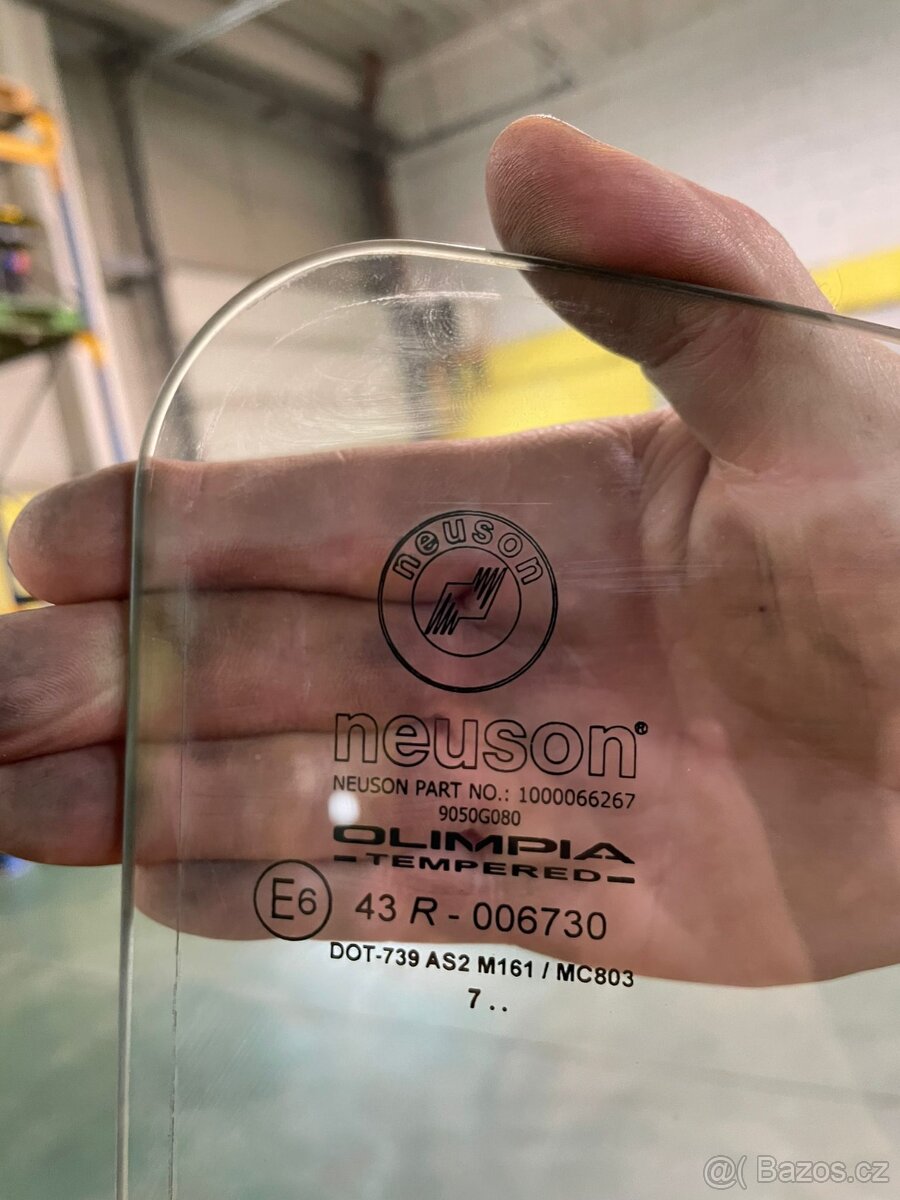 Sklo dveří k pásovému rypadlu 1503 (Wacker Neuson) - 2