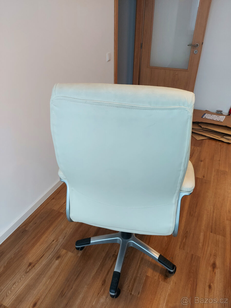 Kancelarska zidle bila - 2