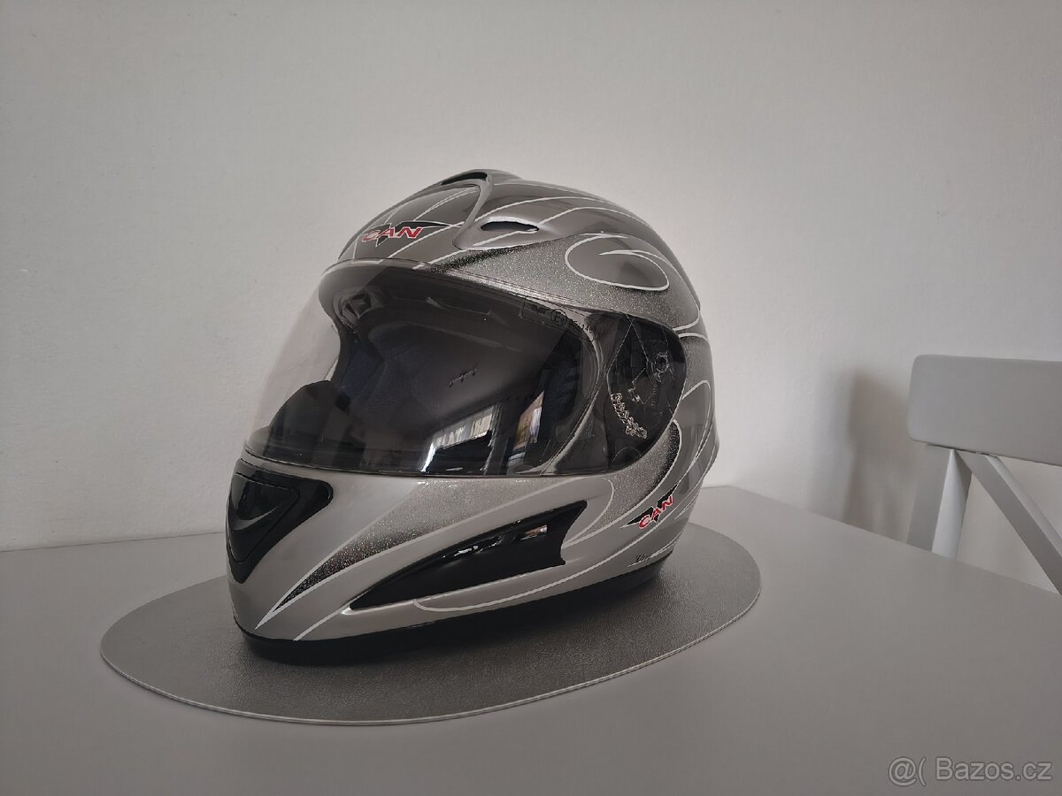 Integrální helma / přilba - 2