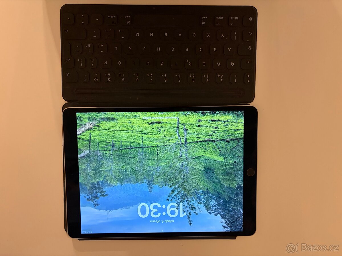 Apple iPad 10.2 + Apple Smart Keyboard CZ - 2