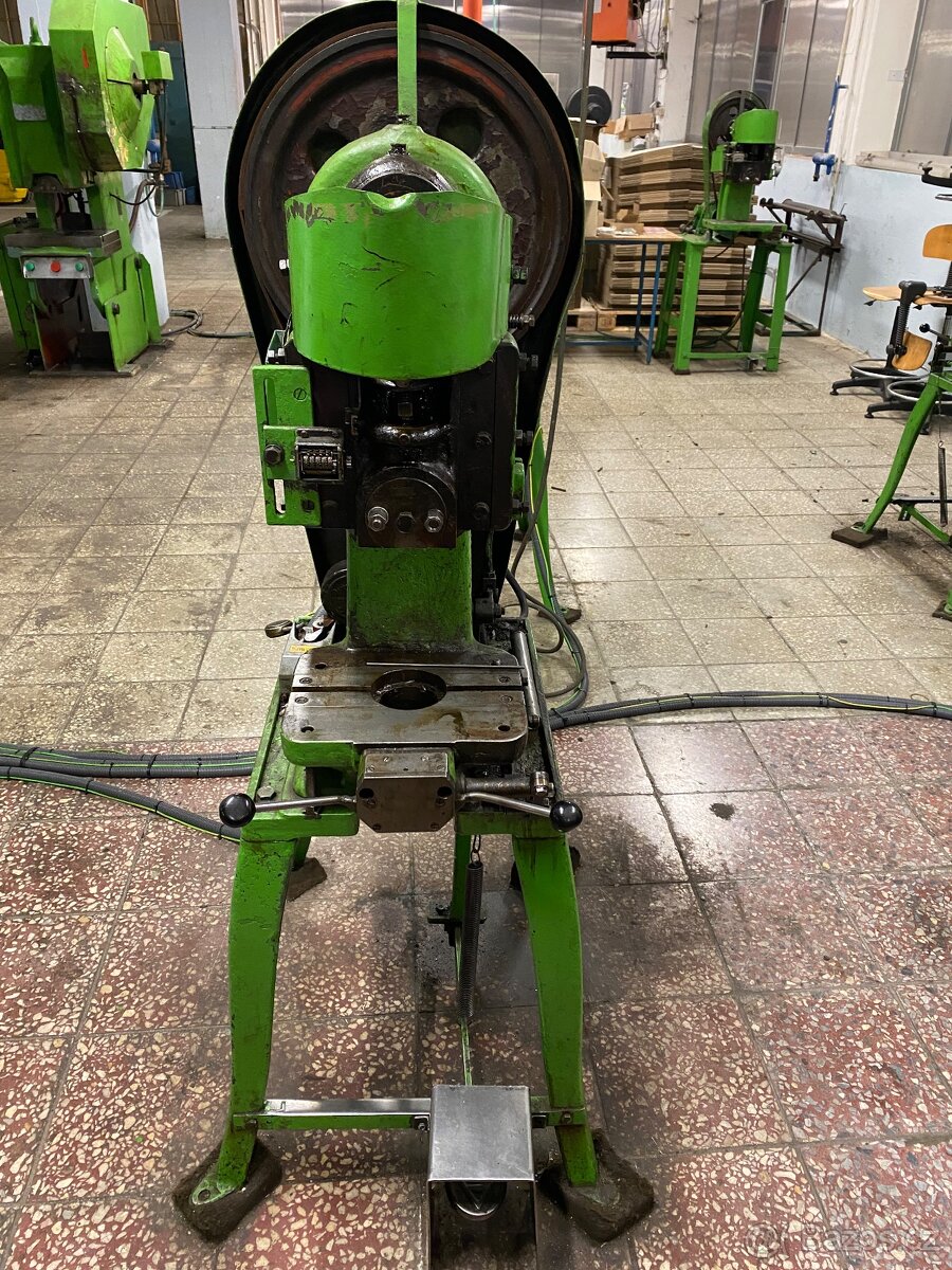 MECHANICKÝ EXCENTRICKÝ LIS SCHULER 6,6 t - 2