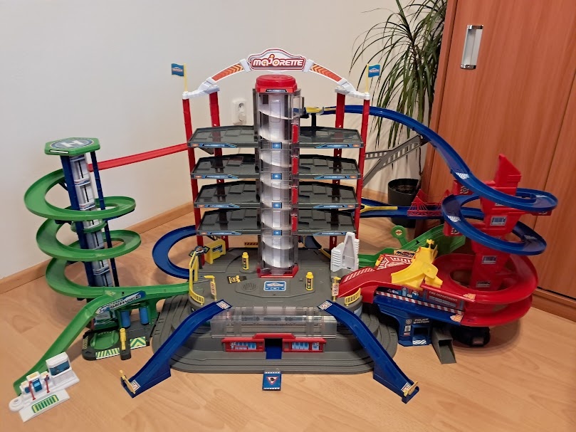 Majorette velká garáž - 2