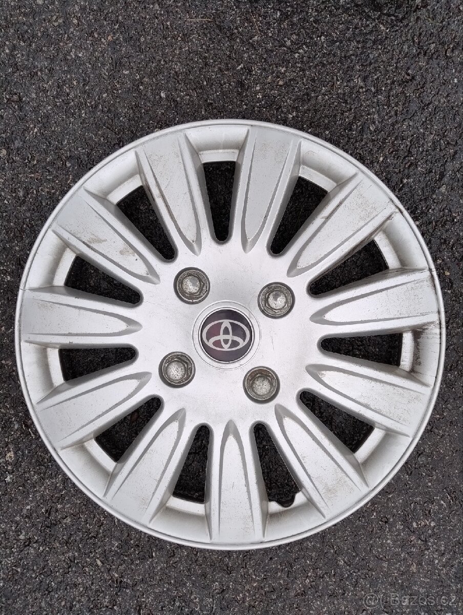 Poklice Toyota R15 - 2