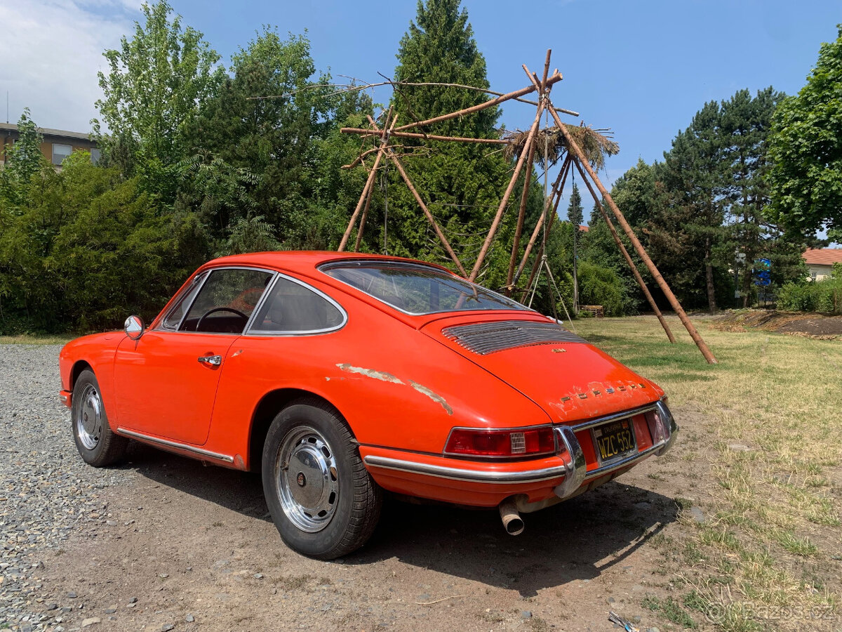 Porsche 911 model 1968 SWB - 2
