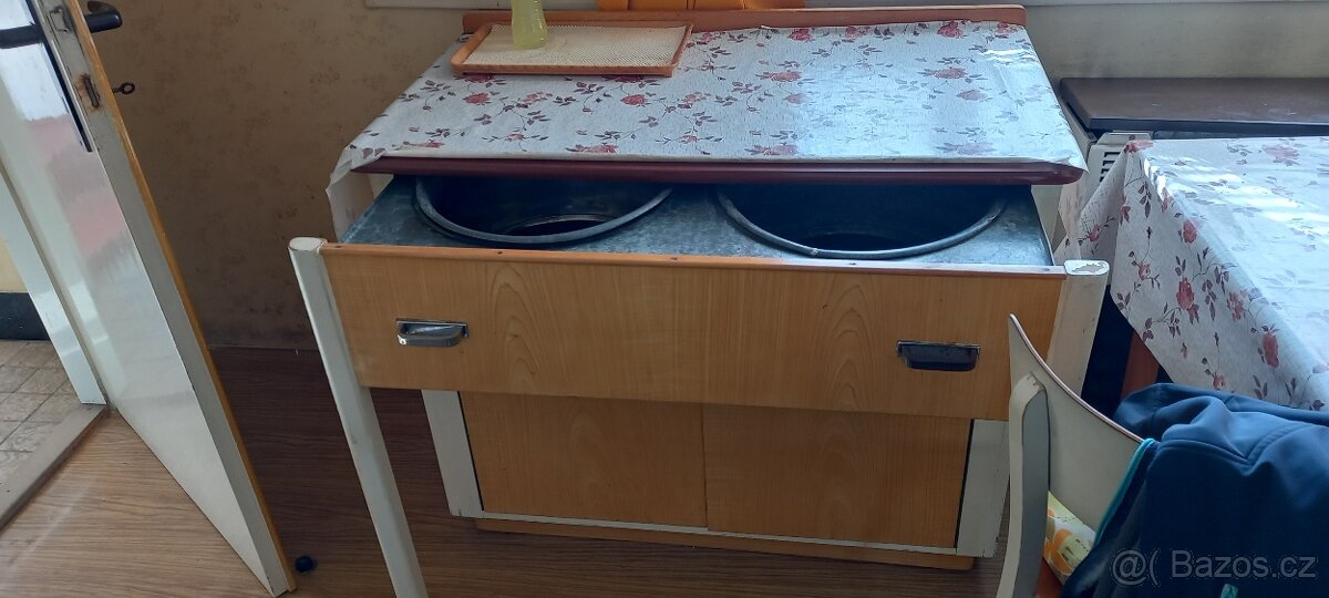 Starožitný nábytek - 2