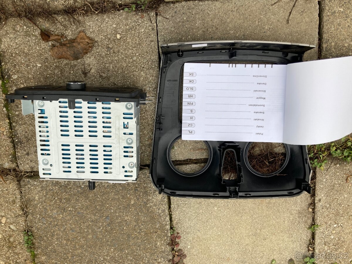 Rámeček a rádio Dacie Logan 2016 - 2