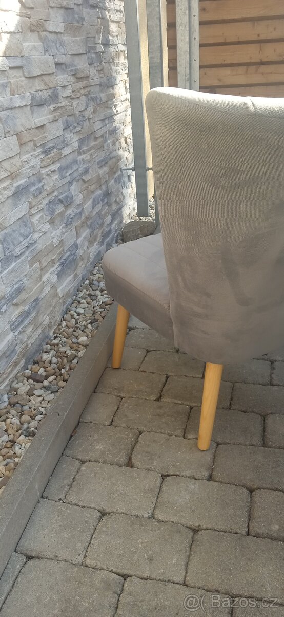 Křeslo šedé barvy - 2