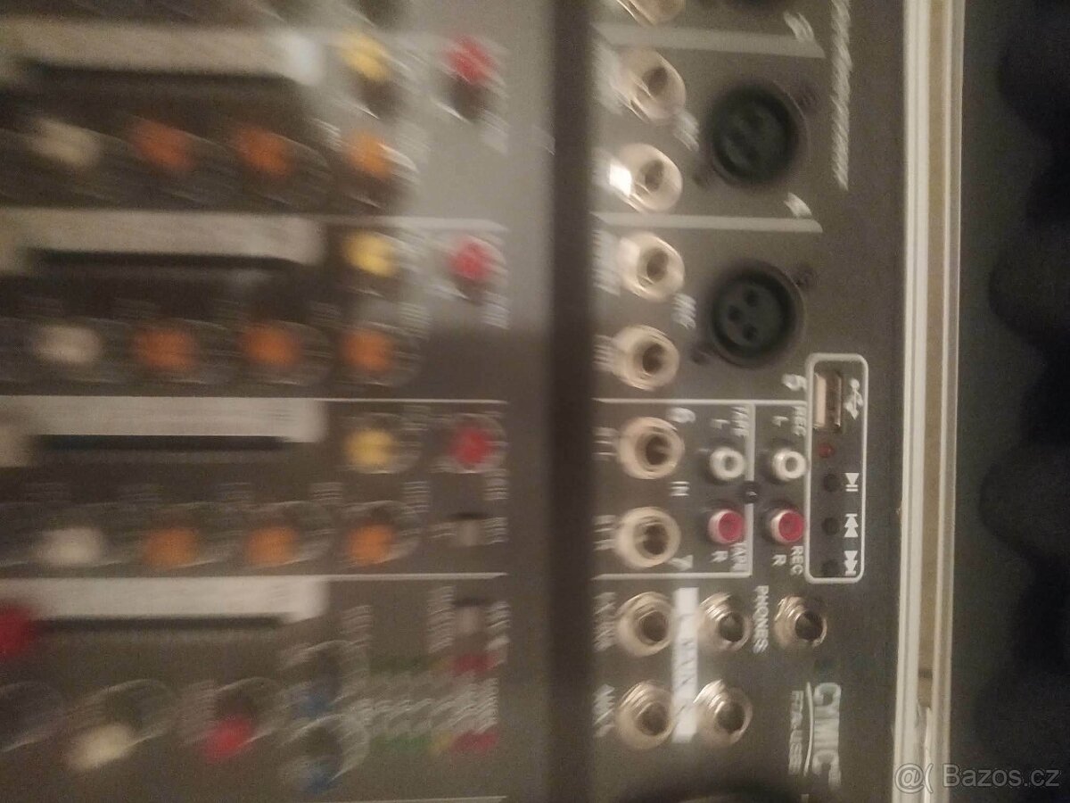 Kytarové kombo a mixážní pult - 2