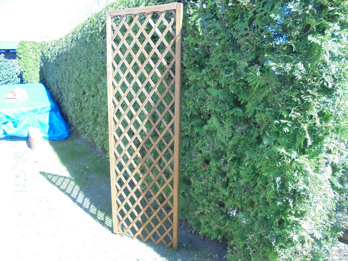 Dřevěnná zástěna - 2