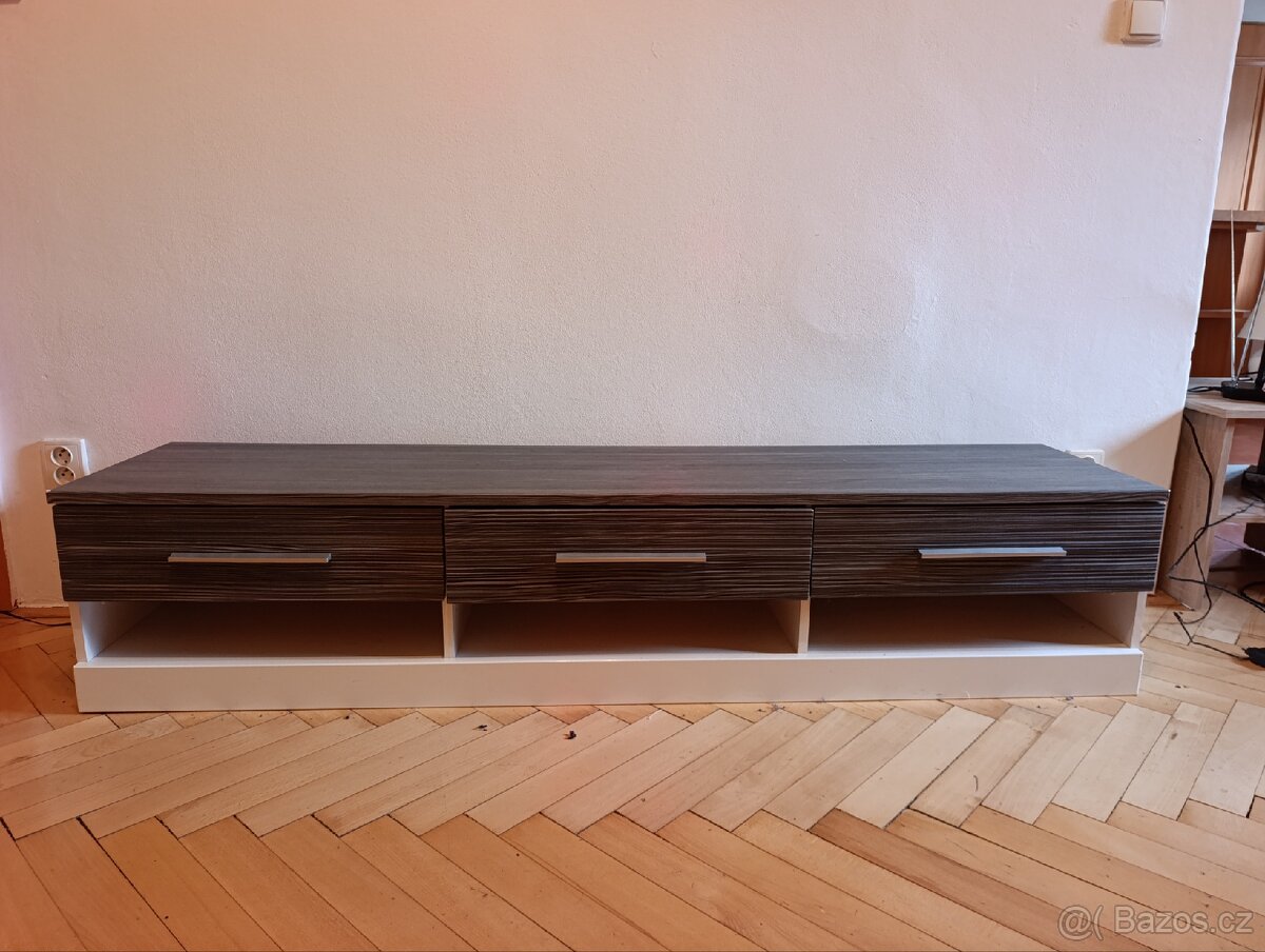 Skříňka pod TV - 2